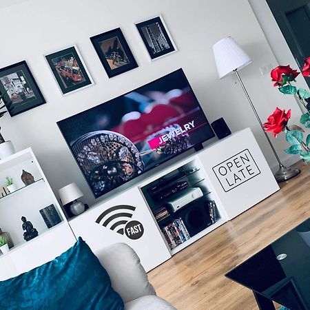 E1 Luxury Oldtown Apt - 2X Parking, Foodstore, Pcscreen, Netflix, Unlimited Music, Crib, Babychair, Fastwifi, Aircon โกชิเซ ภายนอก รูปภาพ