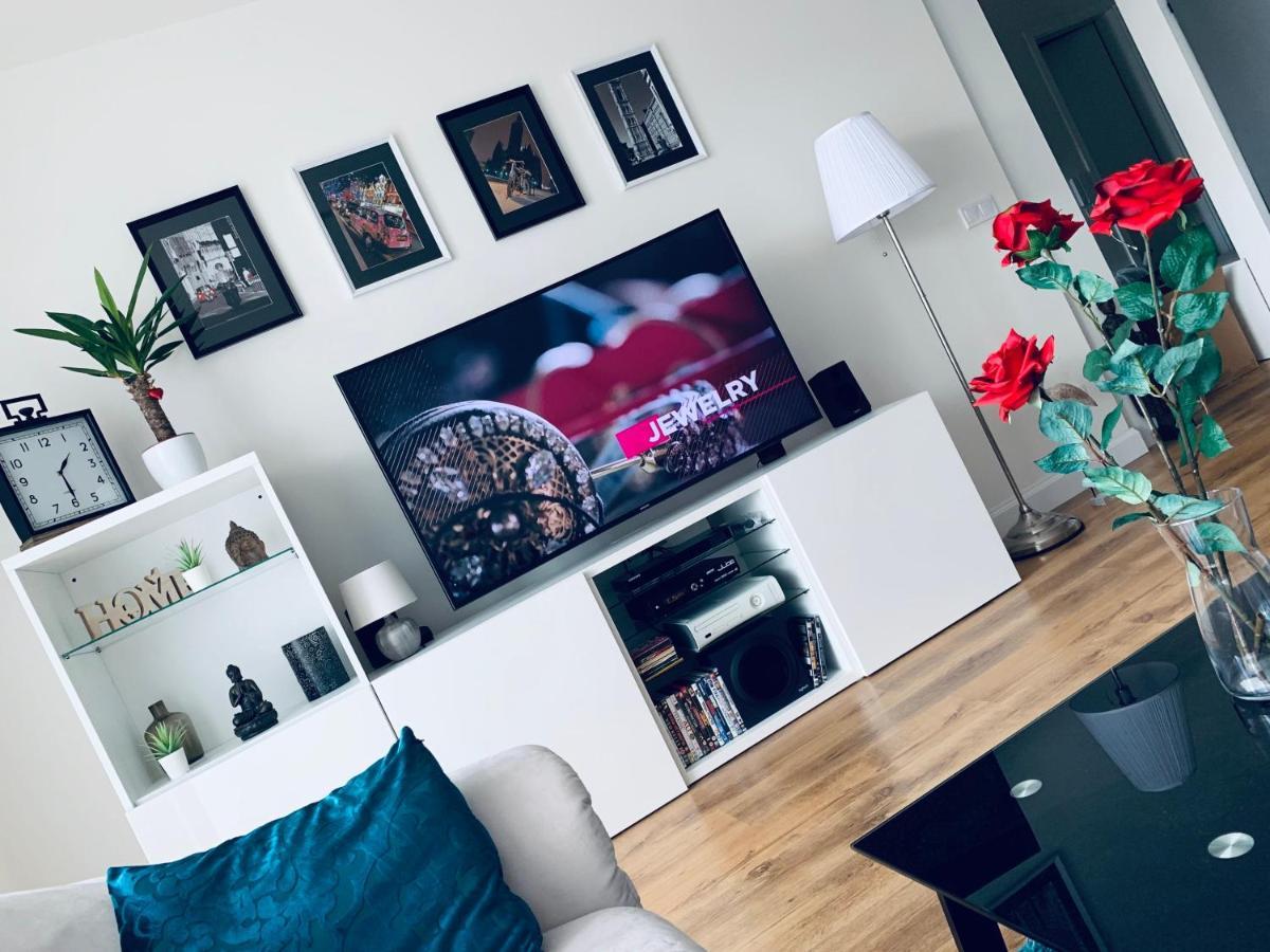E1 Luxury Oldtown Apt - 2X Parking, Foodstore, Pcscreen, Netflix, Unlimited Music, Crib, Babychair, Fastwifi, Aircon โกชิเซ ภายนอก รูปภาพ