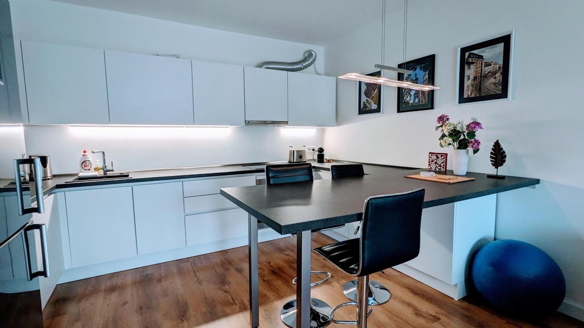 E1 Luxury Oldtown Apt - 2X Parking, Foodstore, Pcscreen, Netflix, Unlimited Music, Crib, Babychair, Fastwifi, Aircon โกชิเซ ภายนอก รูปภาพ