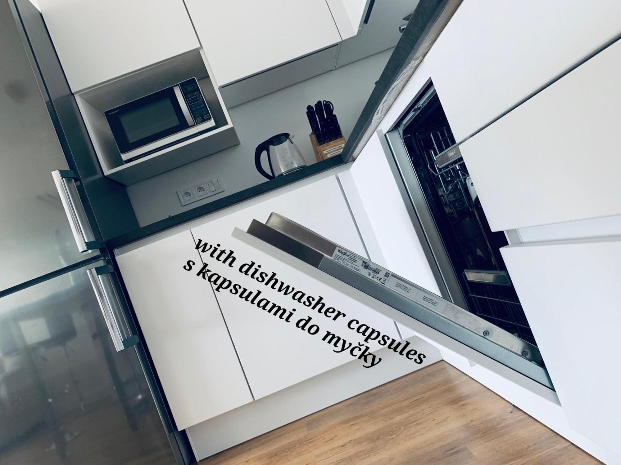 E1 Luxury Oldtown Apt - 2X Parking, Foodstore, Pcscreen, Netflix, Unlimited Music, Crib, Babychair, Fastwifi, Aircon โกชิเซ ภายนอก รูปภาพ